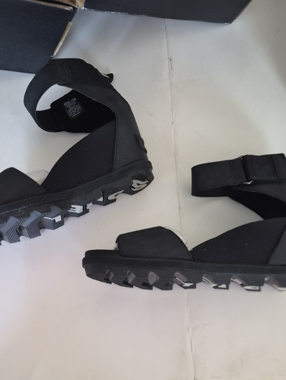 BRAND NEW IN THE BOX Sorel Black Women's Sport Sandals with Rugged Tread